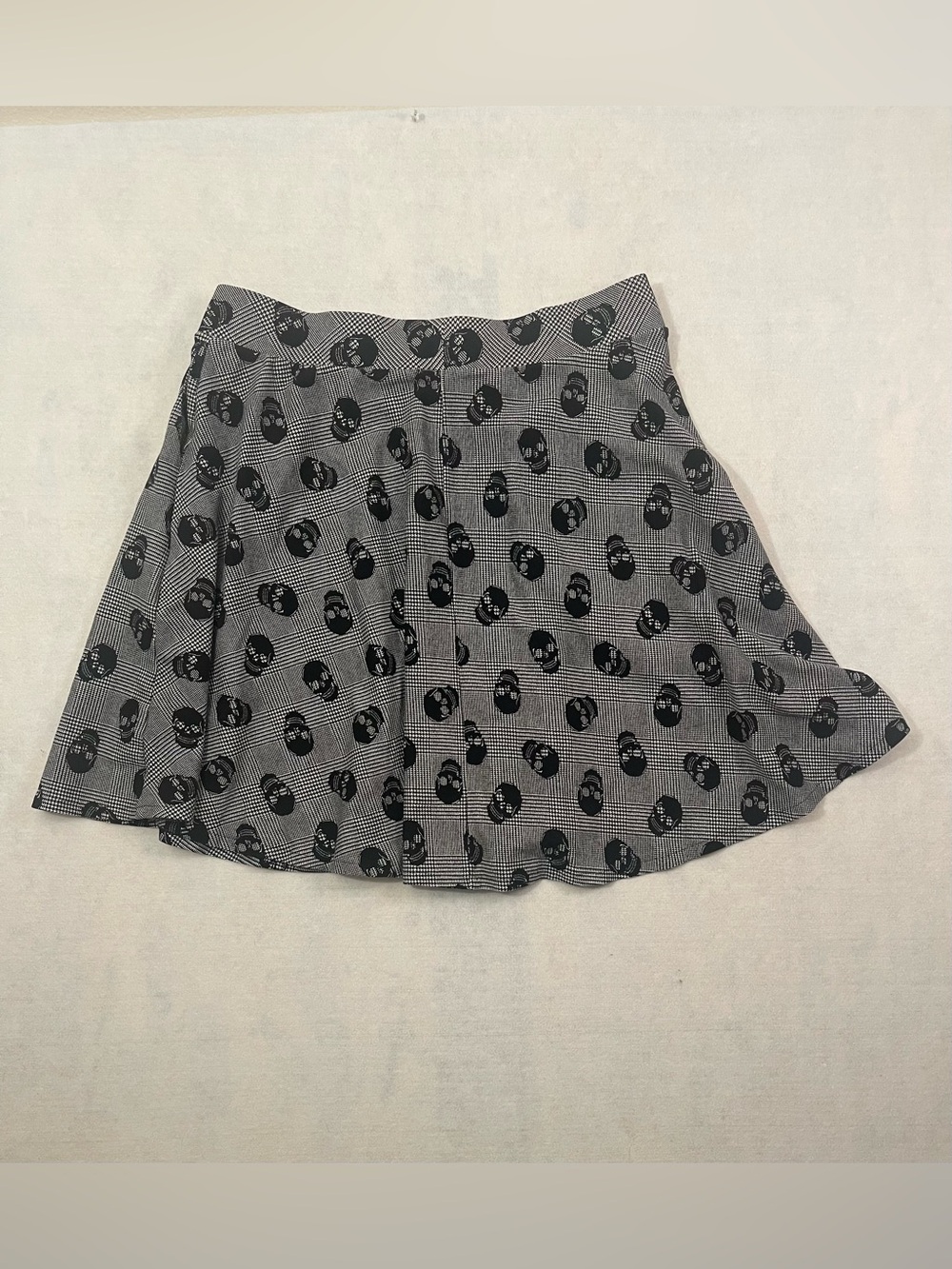 Torrid Black & Gray Plaid Skirt with Skull Print - Women’s size 2X - Picture 2 of 8